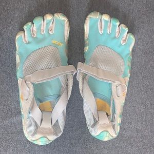 Vibrant five finger shoes